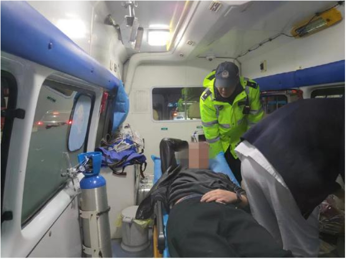 2月15日18时许,一辆小车行驶至g72泉南高速桂林往来宾方向k1269附近时