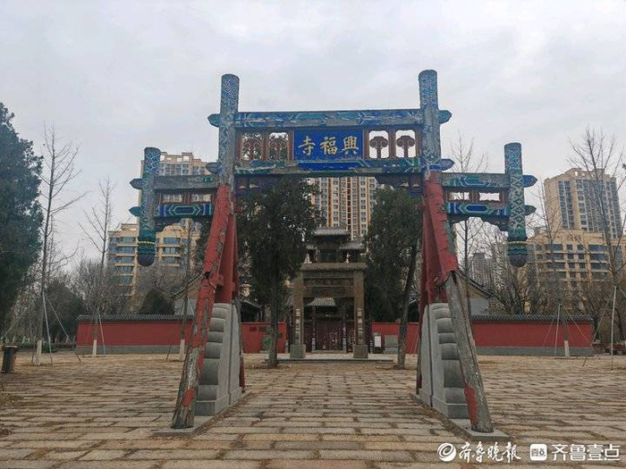 兴福寺公园位于济南市槐荫区齐鲁大道东侧,开创路北侧一带,兴福寺位于