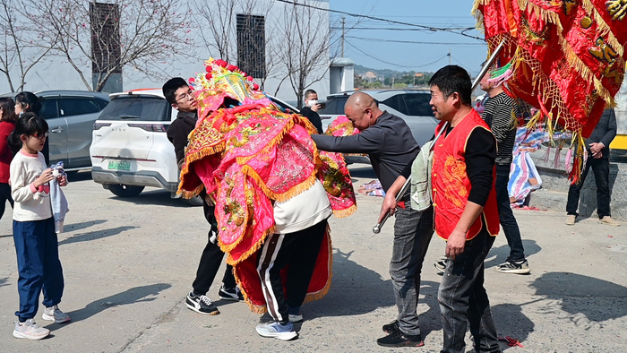 福建长乐游神习俗村里青少年渐成队伍中的主力军