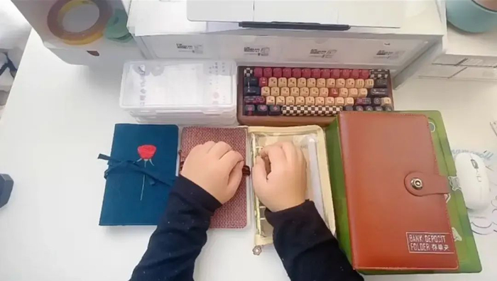 橘子的4个账本。讲述者供图