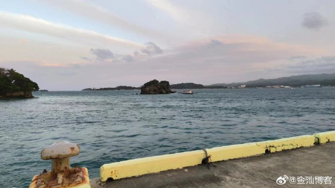 长滩岛位于菲律宾中部,处于班乃岛的西北尖端,形状如同一个哑铃.