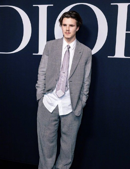 贝家老三克鲁兹·贝克汉姆(cruz beckham)迎来了19岁生日……|大卫