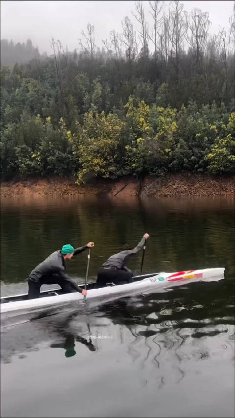 男子双人划艇_手机新浪网