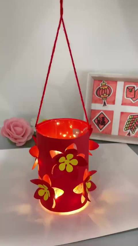 瓶子不要扔可以陪孩子一起制作元宵节灯笼