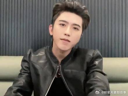 蔡徐坤恋情曝光与神秘女星热恋中