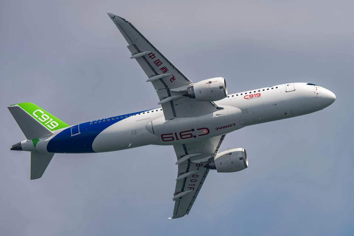 中国商飞c919和arj21飞机新加坡航展签新订单|arj21飞机|c919|新京报