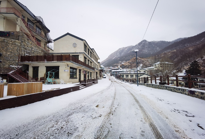 江水河村雪景美如画。受访者供图