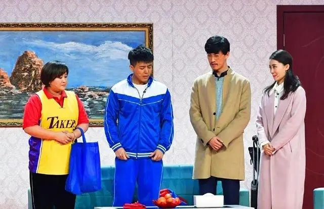 这一年她成立个公司大碗娱乐,往后的几年,她带火了张小斐,何欢等喜剧