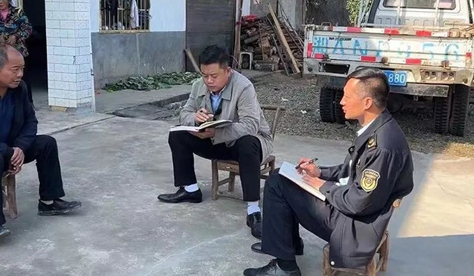 新春走基层小镇青年丨90后驻村干部为村民直播带货近10万元