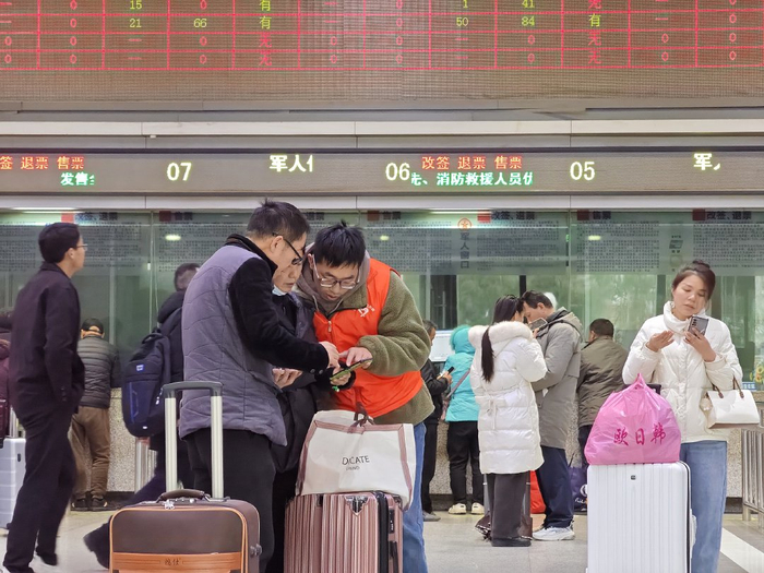 寒潮东移南下武汉多趟列车停运南方气温断崖式下降