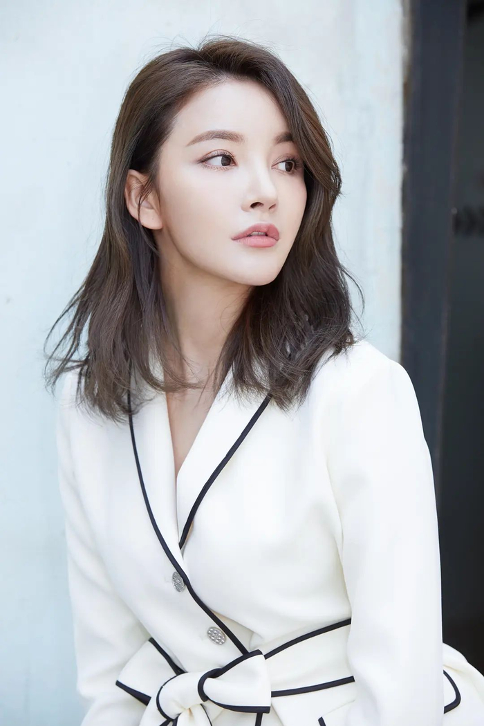 几千万财产被洗劫一空36岁刘雨欣却遭到中国网友质疑她不爱国