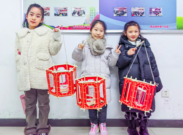 庆元宵,赏花灯,居民巧手制作走马灯|走马灯|花灯|元宵_新浪新闻