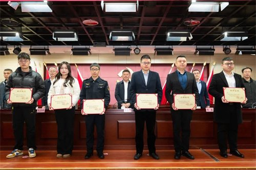 陈佳欣(金山街道安监站安监员),林艳生(金林社区居委会副主任),王建利