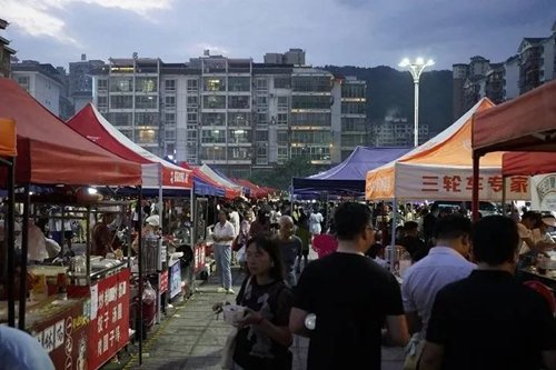 (陈翠婷 摄)榕江境内的都柳江曾是黔桂之间的重要水运通道,是贵州有名