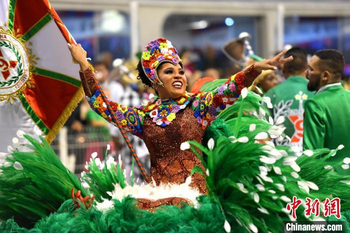 圣保罗狂欢节:巴西文化的热情庆典|克里斯·保罗|桑巴|舞蹈_新浪新闻