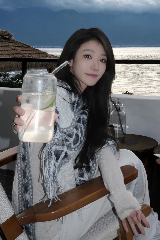 王格格,御姐和甜妹都能驾驭,一部《脱缰》让人直呼拉高短剧审美,让她