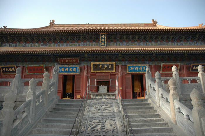 中岳庙峻极殿坐落在嵩山太室山的中岳庙,古称太室祠,始建于先秦,距今