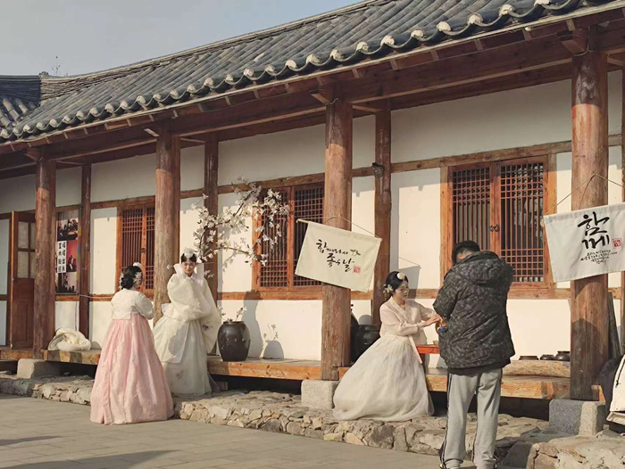 特写丨旅拍摄影师日赚千元背后在狂热与谋生之间挣扎