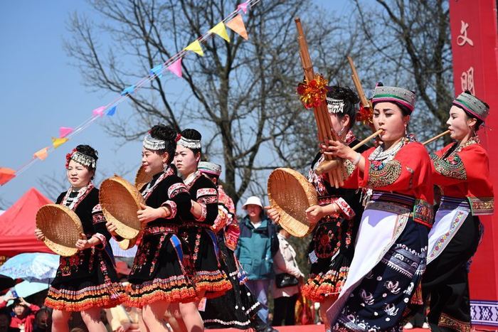 安顺西秀:酷炫民族风 笙歌苗舞庆佳节|苗族|东门|西秀区_新浪新闻