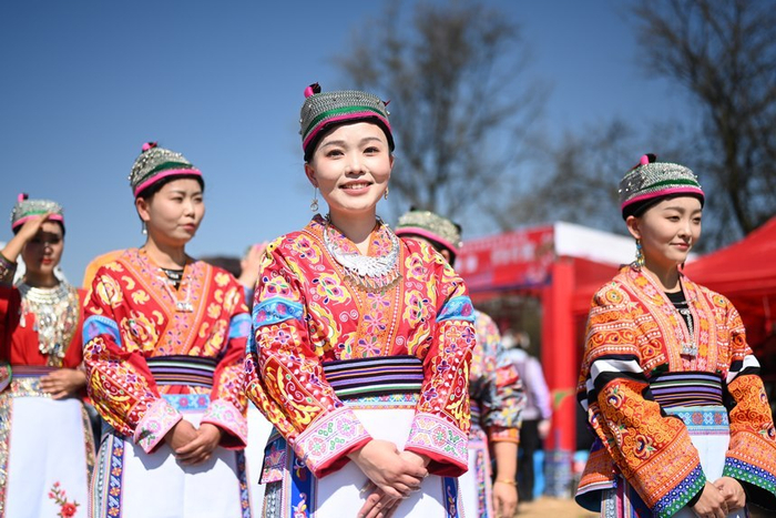 安顺西秀:酷炫民族风 笙歌苗舞庆佳节|苗族|东门|西秀区_新浪新闻