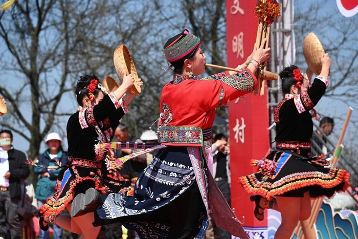安顺西秀:酷炫民族风 笙歌苗舞庆佳节|苗族|东门|西秀区_新浪新闻