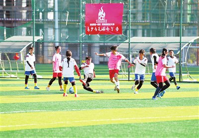 小足球踢出心连心