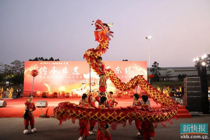 万人空巷观看番禺十乡会巡游活动再次举办