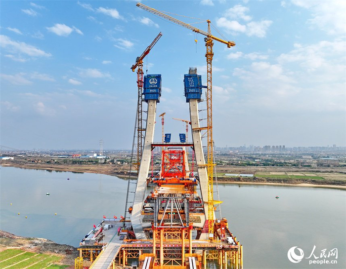 江西南昌桥梁工程建设正酣