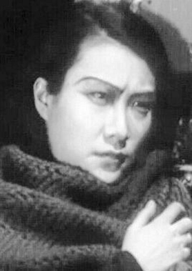 马路天使》这部电影中,演得最好的女演员,也的确不是周璇,而是赵慧深