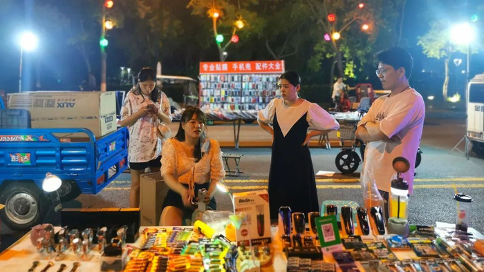 县城青年春节摆摊勇敢的人先月入过万