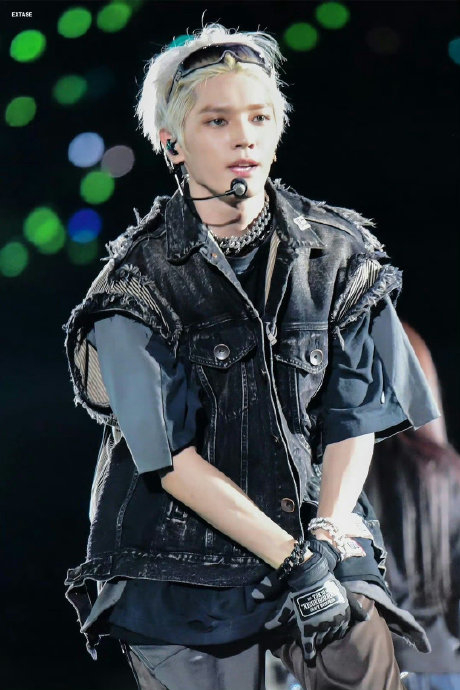 李泰容一出场好大欢呼声 不愧是编舞了全曲的ace|李泰容_新浪新闻