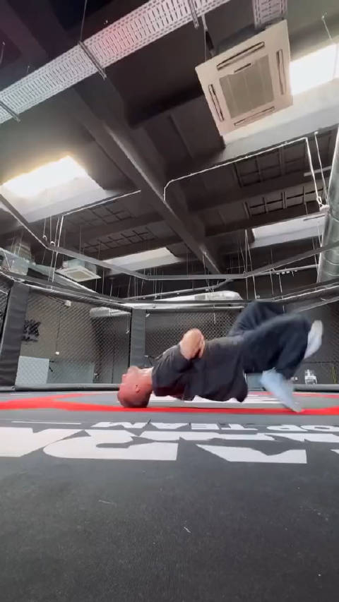 街舞舞者的身体能力不比格斗选手的差