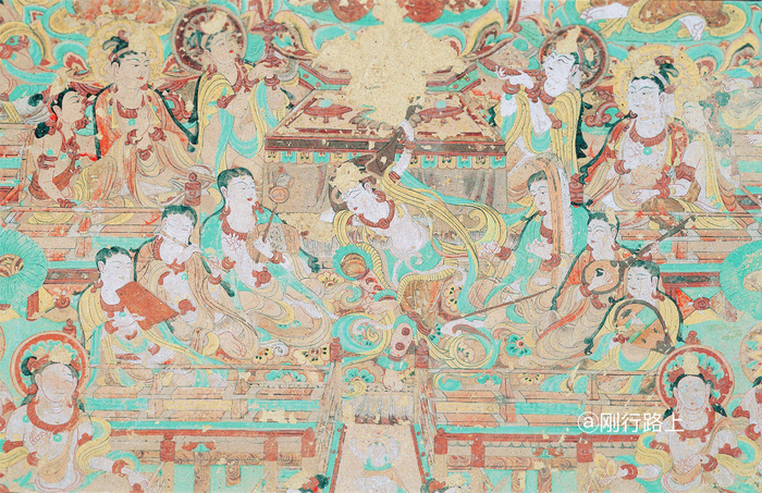 在敦煌有种飞天壁画从课本上飞入现实里的感觉