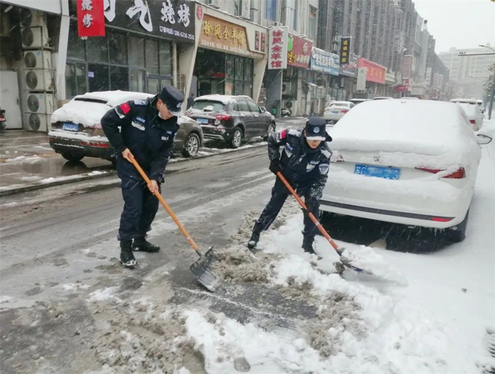 双警携手护新春激活主防新动能