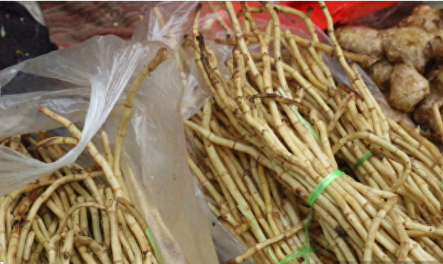 昵图网)研究表明:蛇床子,鱼腥草都有抗菌,抗病毒及抗炎功效,二味合用