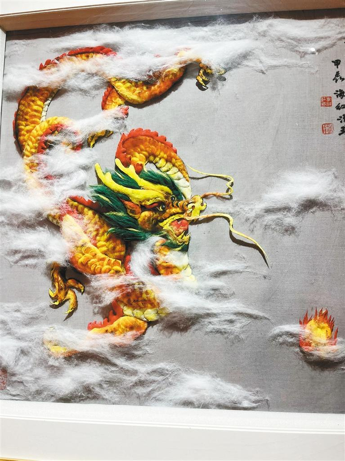 李海红用棉絮创作的飞龙中华龙,气势如虹.