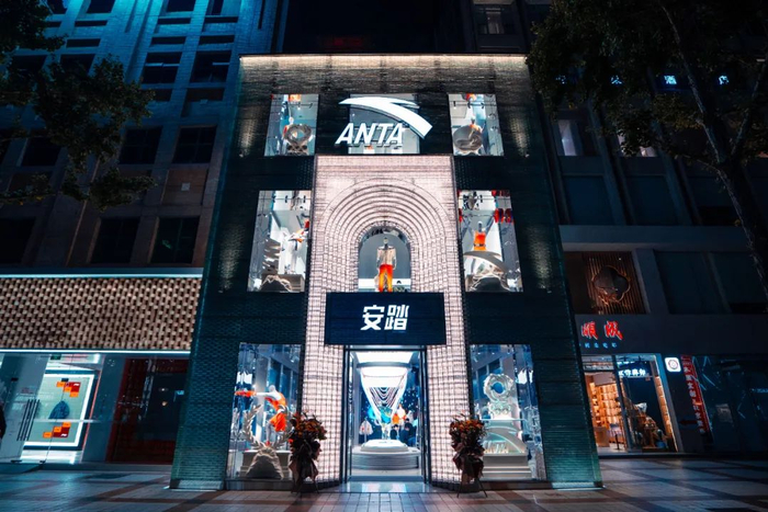 安踏位于北京王府井的旗舰店.