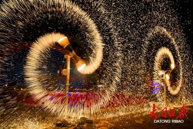 美轮美奂~非遗"打铁花"亮相灵丘|非遗|铁花|烟花_新浪新闻