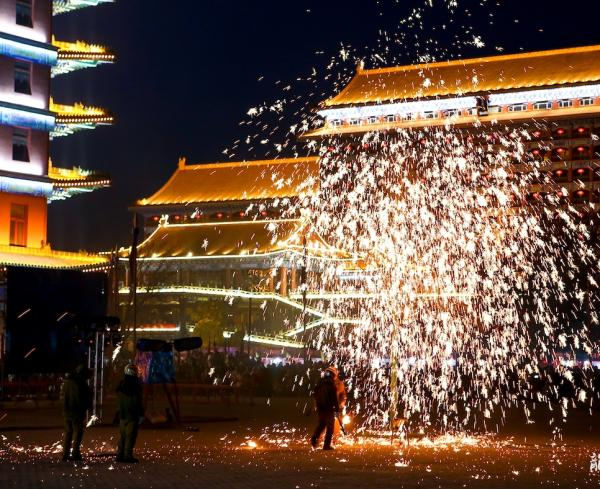 龙年非遗大集，打铁花现场