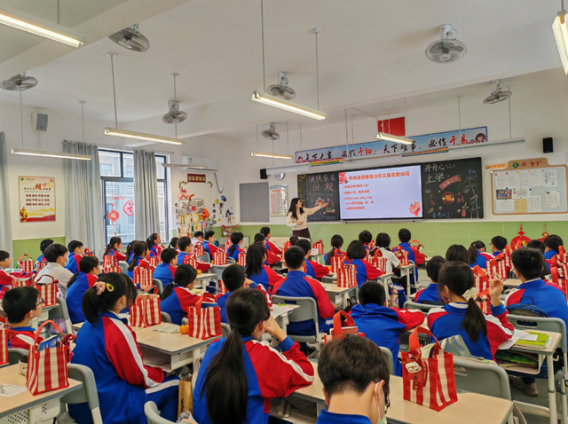 肇庆开学大片来啦!|高静|肇庆|肇庆市_新浪新闻