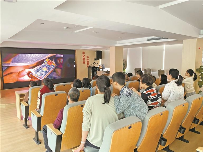 举办多场新春亲邻观影活动