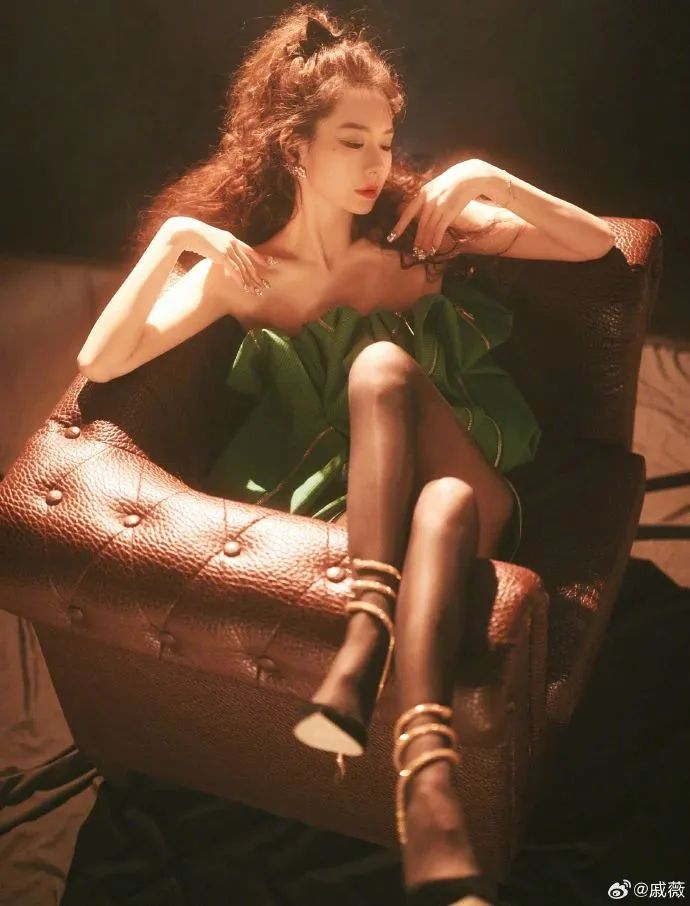 戚薇美到出圈的"火星"造型|戚薇_新浪新闻