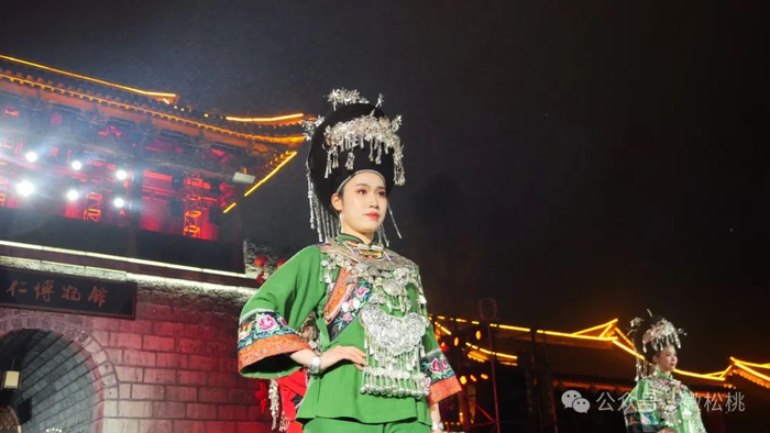 松桃苗族非遗秀演巡游铜仁中南门|苗族|铜仁市_新浪新闻