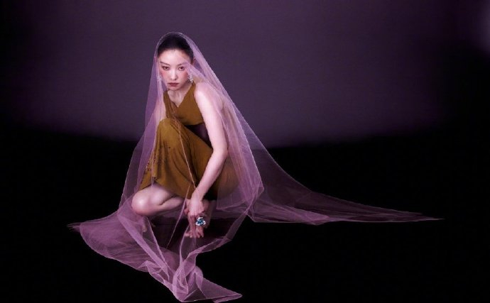 倪妮登上时尚芭莎三月刊封面,由曾无掌镜……|倪妮|时尚芭莎|封面