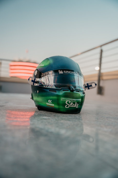 博塔斯本赛季的极光 北极星主题头盔……|博塔斯|f1_新浪新闻