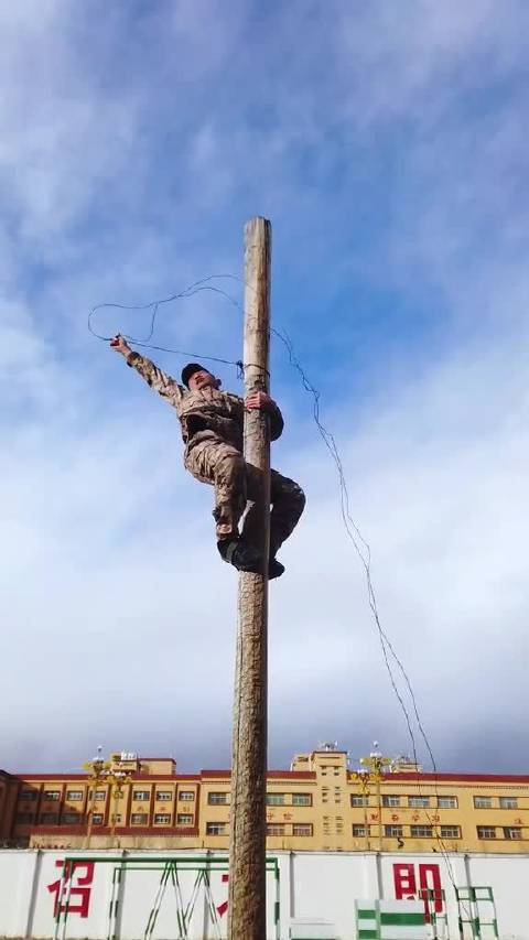 高原通信兵龙年送祝福四川武警
