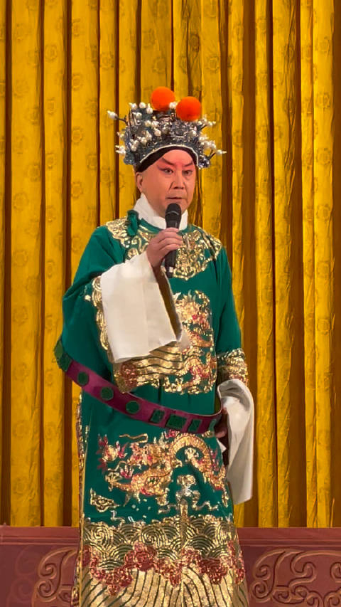 王英会在没有与乐队合的情况下返场辕门斩子表功牛