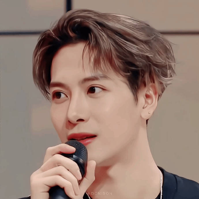 王嘉尔二登metgala! 好厉害的jackson|王嘉尔_新浪新闻