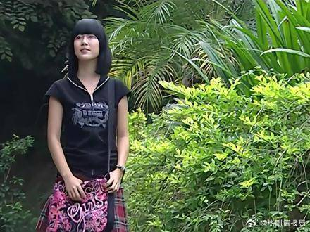 严莉莉与美琪美雪和好以后不仅一起上学还一起并肩作战