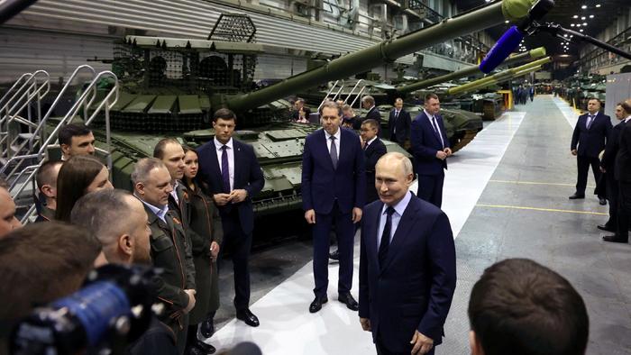 俄罗斯总统普京上周视察下塔吉尔市并参观了乌拉尔机车车辆厂 图自俄媒